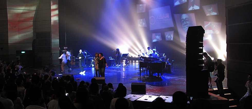 2010年人山人海一一拥抱黄耀明演唱会
